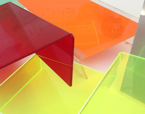 Fabrication de supports produits en plexi, pvc